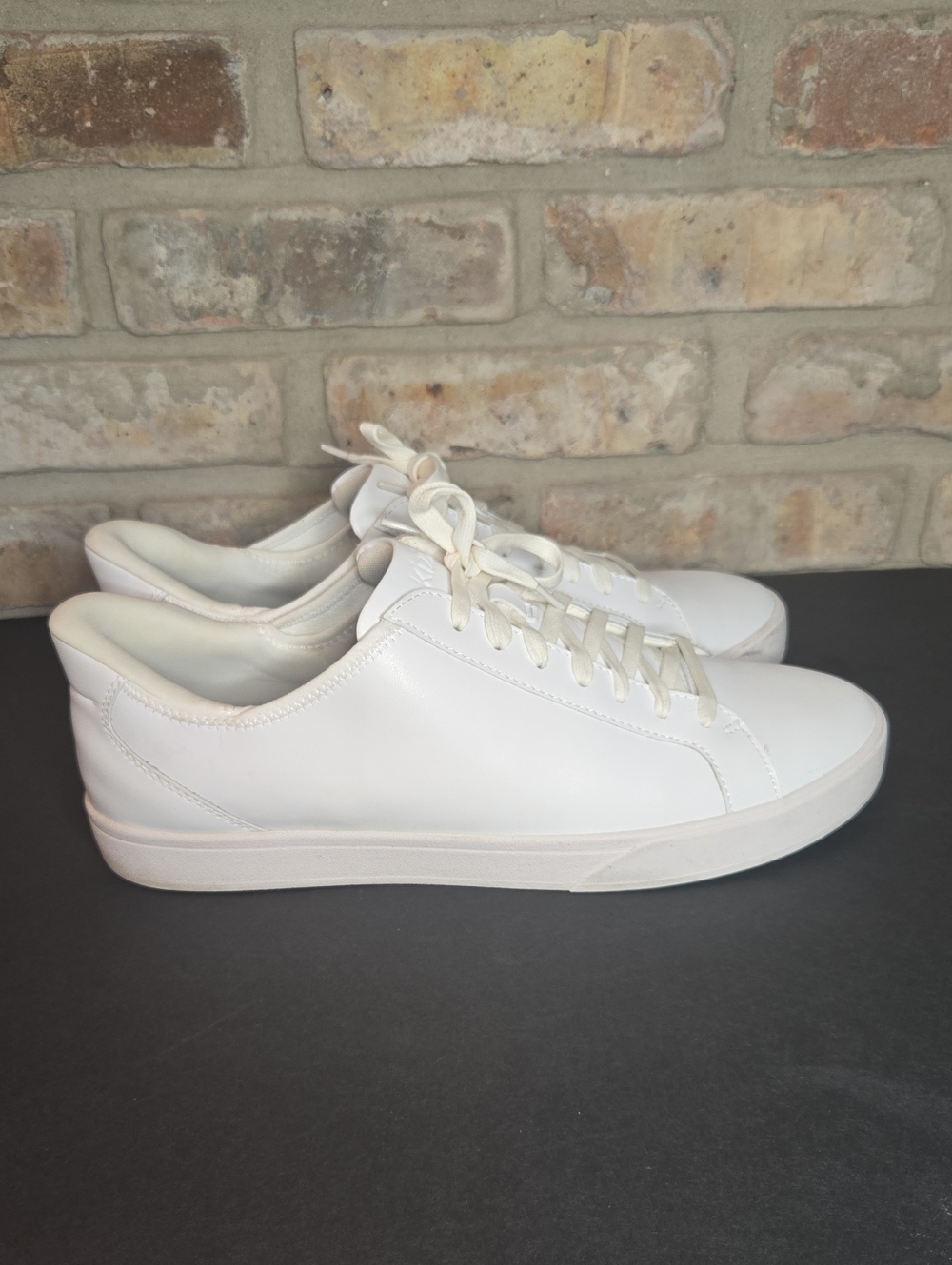 Kizik Irvine Men's Size 12 Classic White Low-Top Sneakers